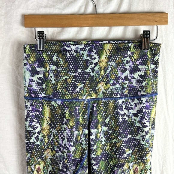 Lululemon Women's Wunder Under Crop II Luxetreme Roll Down Cropped Legging - Picture 2 of 9